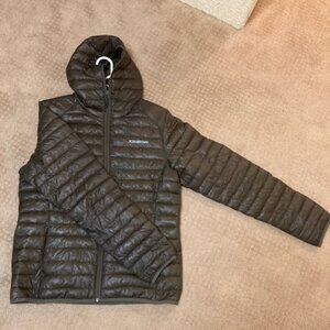 Olive brown hooded puffer jacket with stuff sack by Boulder Gear